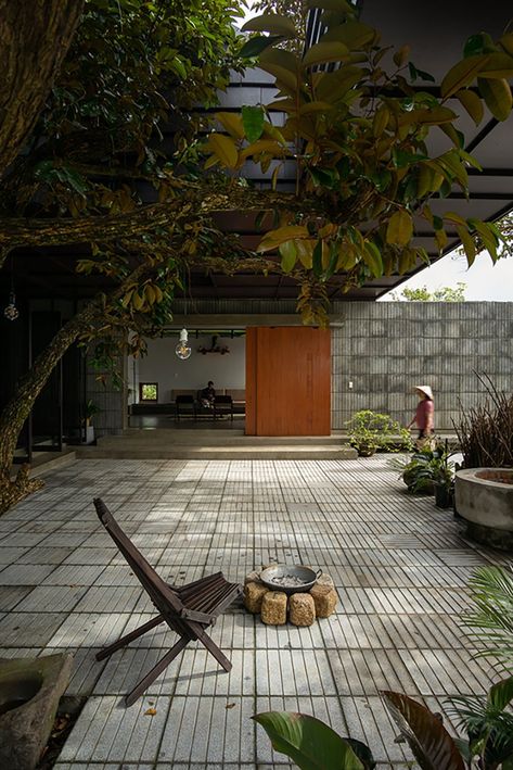 Crown Hall, Son House, Shigeru Ban, Green Scenery, Cement Blocks, Courtyard Design, Weekend House, Contemporary Architecture, Green Backgrounds