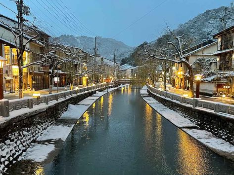 Kinosaki Onsen: Japan's must-visit winter destination - International Traveller Japanese Inn, Geta Sandals, Shopping In Japan, Japan Winter, Japan House, Japan Holidays, Sea Of Japan, Japanese Lifestyle, Public Bath