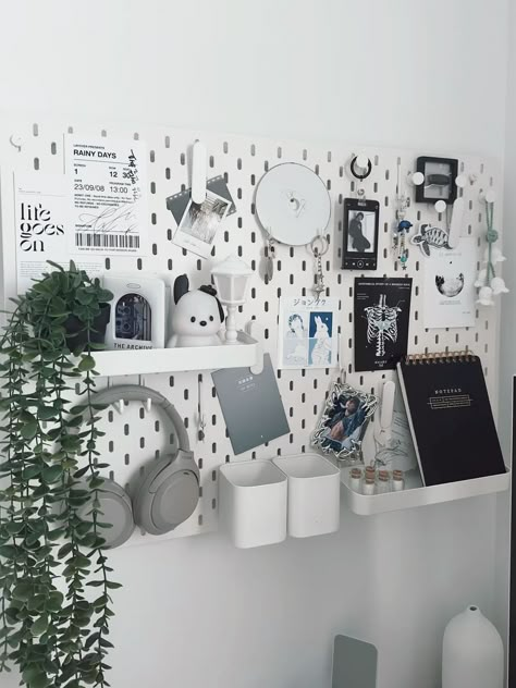 IKEA SKÅDIS Pegbaord White minimal bedroom, study desk decor Room Ikea Aesthetic, Pegboard Above Desk, Aesthetic Desk Pegboard, Preppy Pegboard, Ikea Desk Ideas Aesthetic, Pegboard In Bedroom, Desk Peg Board Ideas, Peg Board Desk Setup, Aesthetic Ikea Room