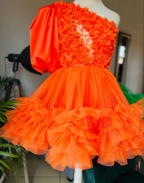 Short Black Gown, Orange Dress Outfits, Occasional Dresses, Ankara Skirts, Midi Prom Dress, African Traditional Wear, Traditional Weddings, African Traditional Wedding