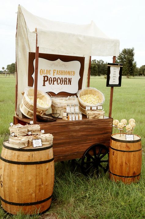 27 Amazing Wedding & Party Popcorn Bars from Pinterest – Grand Rapids Popcorn Wedding Food Bars, Wedding Food Display, Autumn Wedding Food, Desserts Table, Popcorn Party, Country Theme Wedding, Popcorn Bar, Wedding Display, Bar Designs