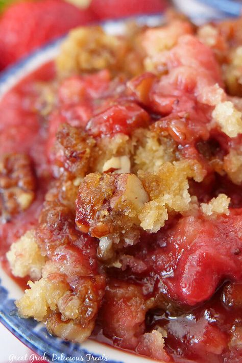 Strawberry Cobbler With Brown Sugar And Pecan Crust, Strawberry Cobbler Frozen Strawberries, Strawberry Cobbler Recipe, Berry Cakes, Strawberry Cobbler Recipes, Strawberry Pies, Strawberries Recipes, Berry Cobbler Recipes, Delicious Strawberry Cake