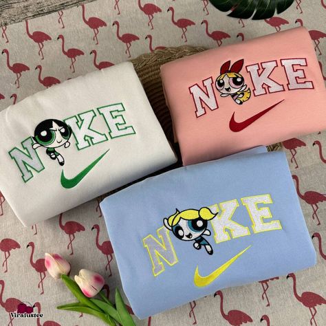 The Powerpuff Girls Nike Embroidered Sweatshirts, Nike Couple Embroidery Check more at https://viralustee.com/product/the-powerpuff-girls-nike-embroidered-sweatshirts-nike-couple-embroidery/ Nike Crewneck Sweatshirt Diy, Diy Nike Sweatshirt Iron On Patches, Diy Nike Sweatshirt, Nike Couple, Summer Bag Essentials, Couple Embroidery, Nike Hoodies, Sweatshirts Nike, Bff Matching Outfits