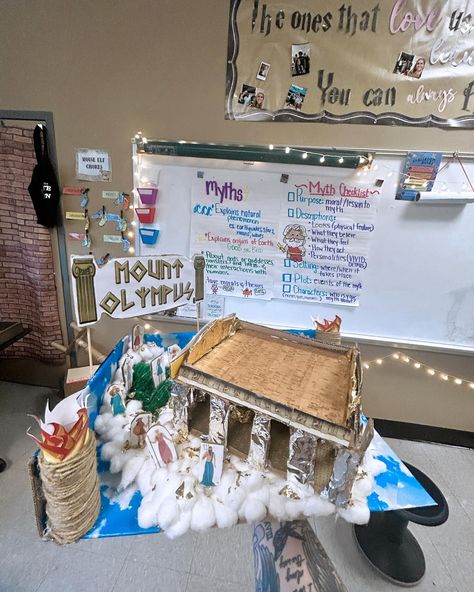 ANCIENT GREECE UNIT⚡️🏛️🏺🇬🇷 My favorite topic in history - literally EVER & I get to teach it??? We had so much fun with our Ancient Greece Unit! Here are just some things we did: 1. Read about Ancient Greece and Greek Mythology 2. Made our own models of a God or Goddess 3. Created myths about our own made up god or goddess 4. A research project on a God/Goddess of their choosing 5. Came in super excited everyday ready to learn about Ancient Greece🫶🏻 Ancient Greece School Project, Greek Mythology Projects, Ancient Greece Art Projects, Ancient Greece Display, Ancient Greece Projects, Greek Mythology Lessons, Ancient Greece Art, High School Project, Teacher Board