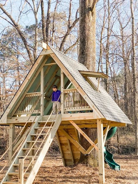 A Frame Tree House Kids, Kid Tree House Ideas, A Frame Treehouse, Diy Treehouse Ideas, Easy Tree House Diy, Kids Tree House Ideas, Cool Tree Houses For Kids, Rustic Tree House, Treeless Treehouse