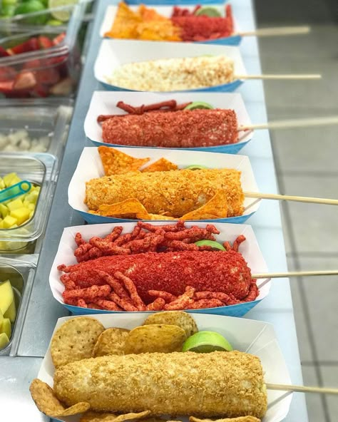 Elote Food Truck, Elotes Y Esquites, Mexican Snack Foods, Mexican Corn Recipes, Mexican Treats, Mexican Snacks, Hot Cheetos, Instagram Contest, Food Street