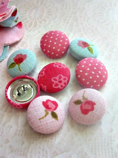 Dorset Buttons, Fancy Buttons, Fall Ribbons, Sewing Art, Button Crafts, Fabric Covered Button, Sewing A Button, Vintage Buttons, Pink Fabric