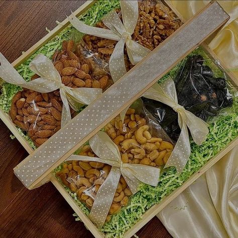 dry fruit gift basket dm for detail and order ✨️ Dry Fruit Basket Decoration For Wedding, Dry Fruit Gift Hamper, Gift Packing Ideas Wedding Fruit Basket, Diwali Dry Fruit Hampers, Dry Fruit Basket, Dry Fruit Box, Chocolate Candle, Fruit Leather, Fruit Box