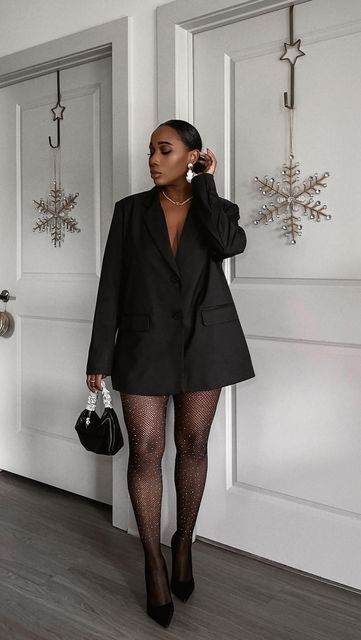 Blazer Birthday Outfits For Women, Black Outfit For Women Party, Going Out More Aesthetic, Holiday Outfit Black Women, Black Formal Outfits For Women, Bday Outfits Winter, 25th Birthday Outfit Ideas Classy, All Black Outfit Birthday, Black Woman Birthday Outfit