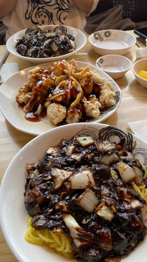 Korean Cooking Aesthetic, Korean Dinner Aesthetic, Korean Meal Aesthetic, Korean Jajangmyeon, Korean Food Delivery, Num Nom, Korean Seafood, Korean Lunch, Best Korean Food