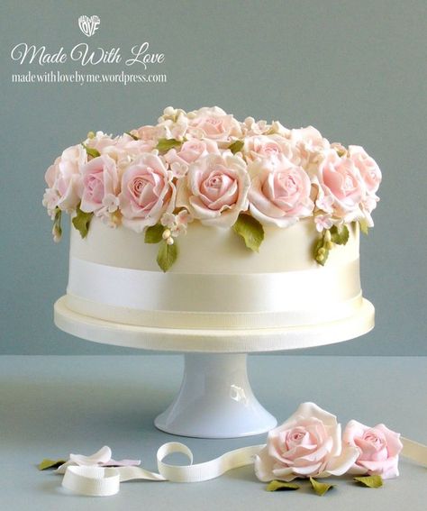 Bed of Roses Wedding Cake by pamvmc (7/16/2013) View details here: http://cakesdecor.com/cakes/73341 Classic Wedding Flowers, One Tier Cake, Wedding Cake Tops, Easter Wedding, Spring Cake, Classic Wedding Cake, Rose Cake, Kue Ulang Tahun, Cool Cakes