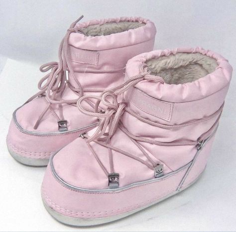 Pink Closet, Winter Y2k, Snow Angel, Funky Shoes, New Rock, Shoe Inspo, Aesthetic Shoes, Moon Boots, Swag Shoes