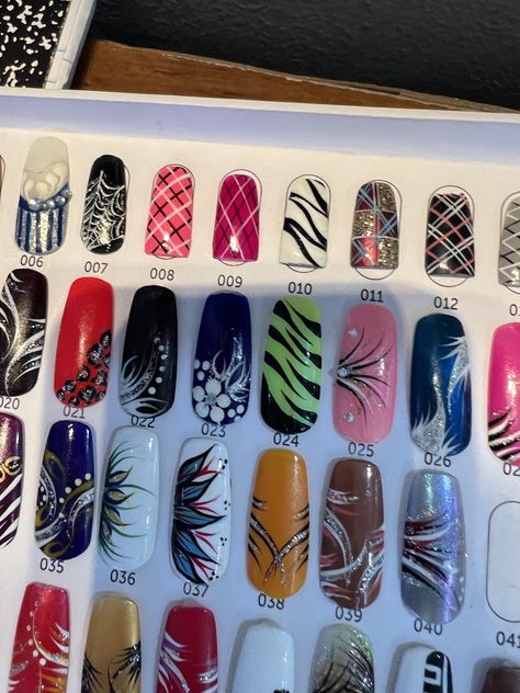 2013 Nails Trends, 2000s Nail Art Board, 90s Square Nails, Black 90s Nails, 200s Nail Art, Early 2000s Acrylic Nail Designs, Simple 2000s Nails, 2000s Nail Art Designs, 2010 Nail Designs