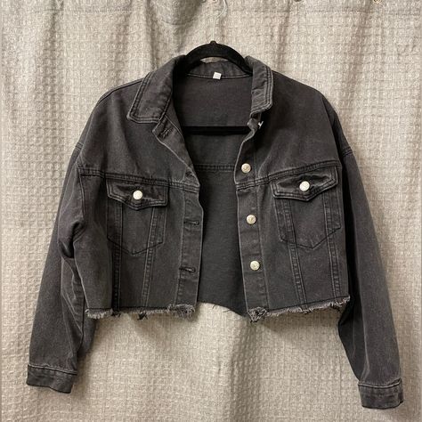 Never Worn, Cropped Black Denim Jacket. Silver Hardware. Pet Free, Smoke Free Home. Cropped Black Denim Jacket, Brown Jean Jacket, Cropped Jacket Outfit, Dark Jean Jacket, Jean Jacket Cropped, Cute Highschool Outfits, Denim Cropped Jacket, Denim Jacket Black, Stylish Outfits Casual