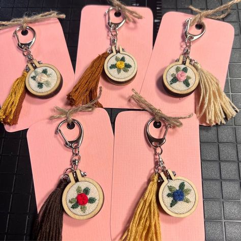 This listing is hand embroidered mini hoop attached to a keychain with a tassel. These are the perfect gift for anyone! #keychain #tasselkeychain #embroidery #handmade Embroidery Keychain, Art Keychain, Embroidered Wall Art, Diy Weaving, Rosé Hands, Tassel Keychain, Rose Embroidery, Embroidery Inspiration, Handmade Art