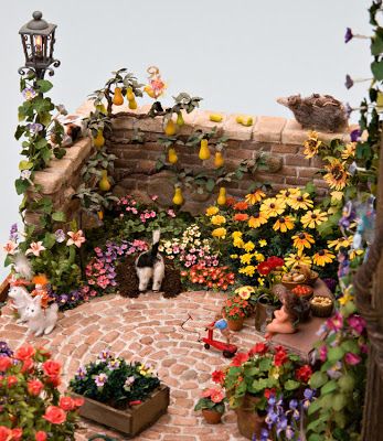 Good Sam Showcase of Miniatures: At the Show - Exhibits Doll Garden, Dollhouse Garden, Faeries Gardens, Garden Mini, Miniature Rooms, Miniature Plants, Mini Plants, Miniature Diy, Miniature Houses