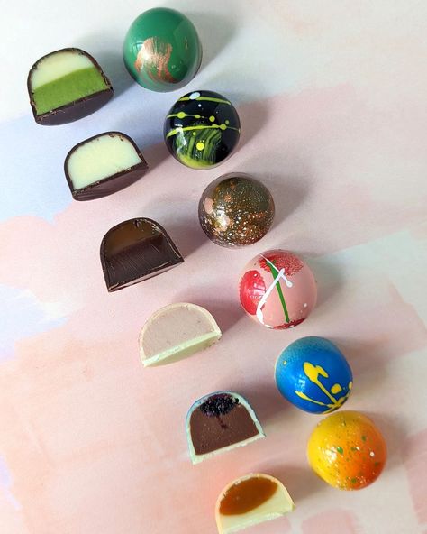 Bonbon Flavors, Chocolate Bonbons Packaging, Christmas Bonbons, Bon Bon Chocolate, Bonbon Chocolate, Salted Caramel Latte, Sublime Chocolate, Chocolate Bon Bon, Chocolate Bonbons Recipe