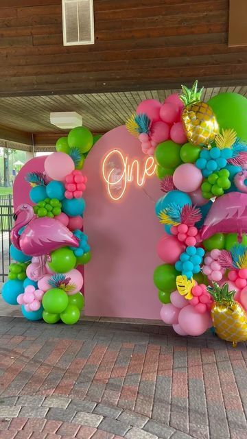 E.LayUps - Balloons & Rentals on Instagram: "Pineapple and Flamingo first birthday 🎂 #ChicagoEvents #ChicagoLoopBalloons #NapervilleBalloons #TinleyParkBalloons #ChicagoEvents" Tropical Flamingo Party Decorations, Flamingo Themed Birthday Party, Tropical Decorations Party, Flamingo Balloon Arch, Flamingo Decorations Party, Pool Party Balloons Decorations, Flamingo Themed Party Decoration, Flamingo Pool Party Ideas, Luau Balloon Garland