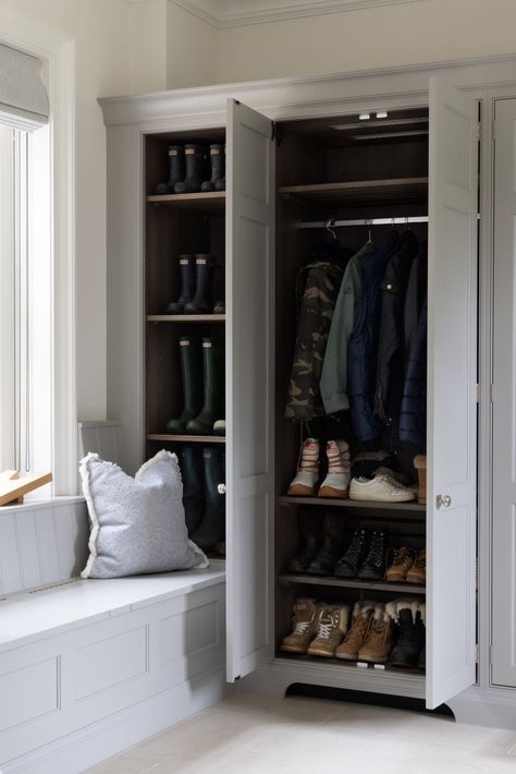 Humphrey Munson Boot Room, Dormer Wardrobe, Humphrey Munson Kitchen, Lacanche Range, Boot Room Utility, Mudroom Laundry Room Ideas, Hallway Cupboards, Humphrey Munson, Laundry Room/mudroom