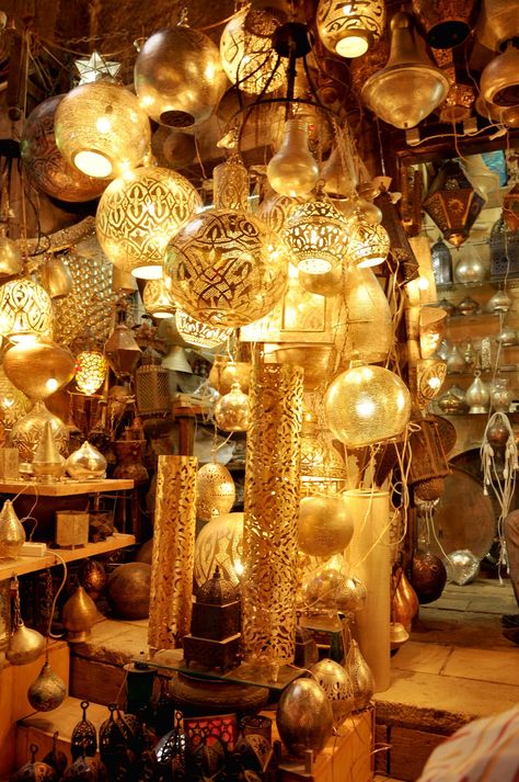 En hier halen we ze vandaan. Rechtstreeks van de maker. Oosterse lampen & Marokkaanse lampen Rustic Lighting, Edison Light Bulbs, Cairo, Home Accessories, Light Bulb, Candle Holders, Ceiling Lights, Candles, Lighting