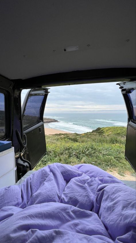 Van Life Cat, Van Life Bed, Van Life Layout, Van Life Beach, Van Life Cooking, Van Life Storage, Hippie Van Life, Van Life Couple, Van Life Ideas