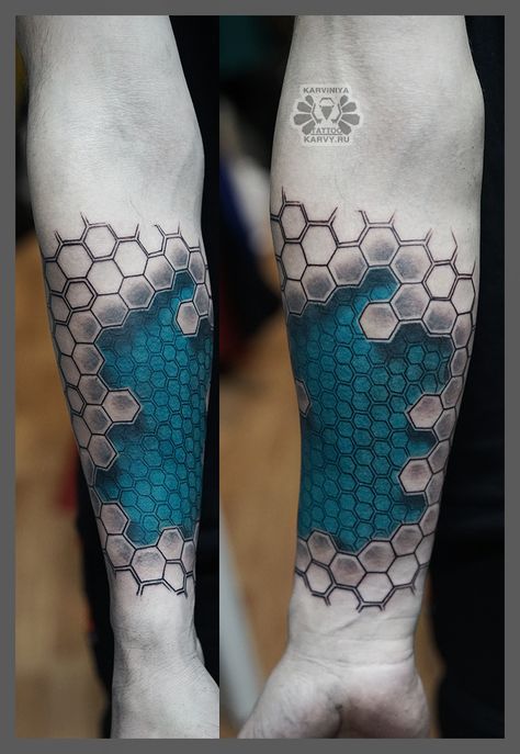 311 Tattoo, Hexagon Tattoo, Tatoo 3d, Honeycomb Tattoo, Geometric Sleeve Tattoo, Forearm Band Tattoos, Geometry Tattoo, Geometric Tattoo Design, Geniale Tattoos