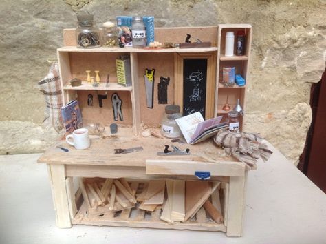 Dollhouse Woodworking Plans, Pine Bench, Work Benches, Woodworking Desk, Doll House Crafts, Woodworking Joinery, Dollhouse Miniatures Diy, House Miniatures, Woodworking Guide