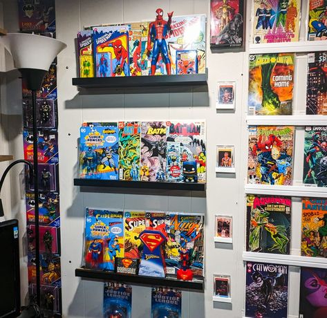 Comic Book Room Man Cave, Comic Book Decor, Comic Book Display Ideas, Comic Bedroom, Comic Book Shelf, Man Cave Office Ideas, Comic Book Rooms, Comic Book Room, Comic Book Display