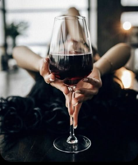 Wine Glass Photoshoot Photo Ideas, Bordoux Photoshoot, Pose With Wine, Wine Photography Photo Ideas, Boduir Photography, Bodour Photography Ideas, Turning 40 Photo Shoot Ideas, Wine Photoshoot Ideas, Boudiour Poses