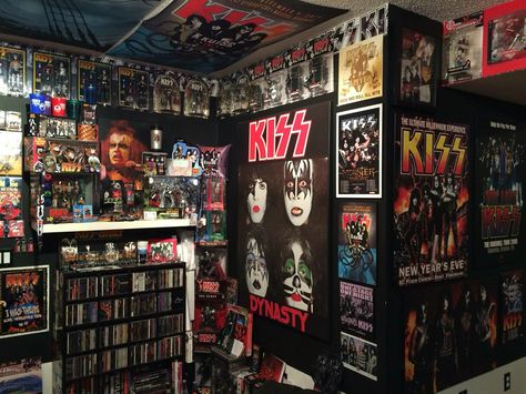 Black Metal Room Aesthetic, Metal Head Bedroom Aesthetic, 80s Metal Bedroom, Heavy Metal Room Decor, Metal Head Room Aesthetic, Metal Head Room Ideas, 80s Metal Room, Rockstar Room Ideas, Grunge Rock Room