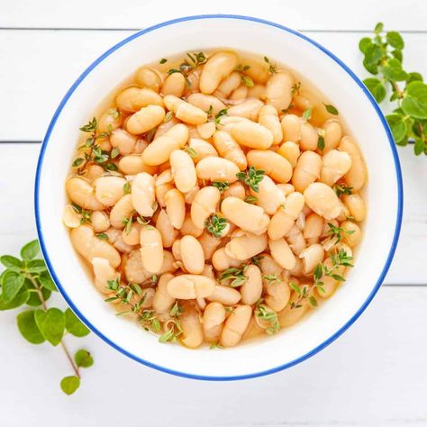 Instant Pot White Beans (Cannellini, Navy, Great Northern) - Kitchen Skip Instant Pot White Beans, Crockpot Lentil Soup, Instant Pot Beans, Cucumber Shrimp, Pot Beans, Dry Beans Recipe, Creamy White Beans, Freeze Beans, White Bean Recipes