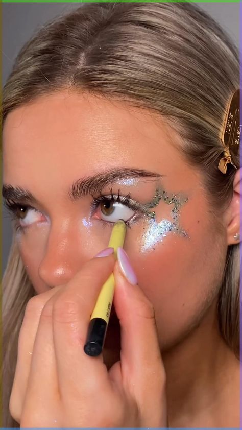 glitter #makeup #stargirl #glitter #partymakeup #party #euphoria @chloeisabellah_ Rave Face Glitter Ideas, Stars Makeup Glitter, Unicorn Glitter Makeup, Hannah Montana Makeup Look, Bar Makeup Ideas, Music Concert Makeup, Makeup For Music Festivals, Makeup Ideas For A Concert, Coldplay Inspired Makeup