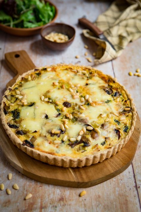 Quiche aux blettes et aux champignons de Paris Diner Recept, Recipe Girl, Food Stamps, Food Blogs, Meat Dishes, Christmas Dinner, Bread Recipes, Food Blogger, A Food