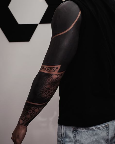 Black Dragon Tattoo, Blackout Tattoo, Incredible Tattoos, Full Sleeve Tattoos, Full Sleeve Tattoo, Cover Up Tattoo, Tattoo Sleeve Men, Sleeve Tattoo, Chest Tattoo