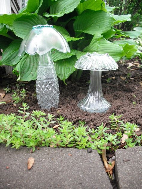 Repurposed Glass Mushrooms Garden Upcycling, Fairy City, Garden Scapes, Backyard Crafts, Modern Glassware, Glass Tower, Kleiner Pool Design, Glass Angels, Glassware Garden Art