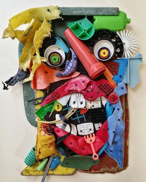 Trash Art Sculpture, Combined Materials Art, Recycle Sculpture Art, Art Made Of Trash, Found Materials Art, Upcycled Art Ideas, Art With Waste Material Ideas, Found Object Mosaic, Art With Trash