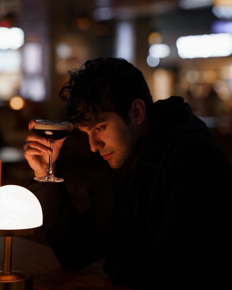 Looking for a great spot to shoot in New York? Go to the bar at Penn Station! Beautiful photos with cinematic effect are guaranteed 👌🏼 Md: @thomasdiegogarcia #photography #cinematic #madewithlightroom #newyork #pennstation #photogtapher #photoidea #espressomartini #photoshoot Photoshoot Male Poses, Photoshoot Male, New York Photoshoot, Male Photoshoot, Photoshoot Moodboard, Photography Elements, Modelling Portfolio, Male Portrait Poses, Men Fashion Photoshoot