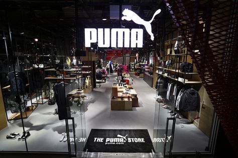 puma premium brandstore osaka by plajer & franz studio Osaka, Puma Store, Tela Iphone, Puma Shop, Puma Sport, Shop Front, Sports Shops, Flagship Store, Store Design