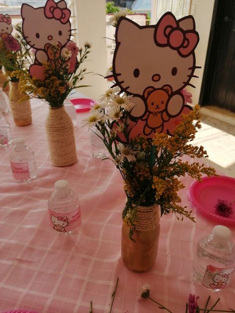 Hello Kitty Graduation Party Ideas, Sanrio Centerpiece Ideas, Hello Kitty Table Decorations, Hello Kitty Graduation Party, Hello Kitty Baby Shower Ideas, Hello Kitty Quinceanera, Hello Kitty Tea Party, Hello Kitty Centerpieces, Hello Kitty Birthday Decorations