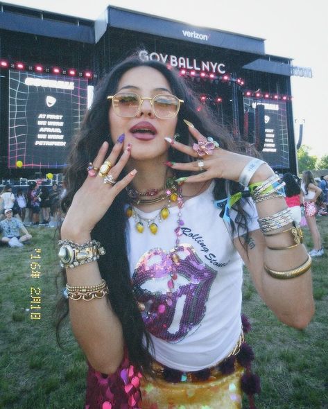 Berenice | NYC Fashion Maximalist | Yes, I wore heels to a festival lol✨😌 | Instagram Festival Outfit Accessories, Colorful Maximalist Outfit, Colorful Concert Outfit, Rock Festival Outfit Summer, Rave Outfits Aesthetic, Benulus Fashion, Fashion Maximalist, Festival Moodboard, Festival Editorial