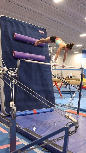 Check out this awesome Bar Wall Setup! 💙 Utilize your 3M Air Floor PRO, Carpet Overlay, & Half Rounds for these THREE drills you can utilize for multiple skill levels. Uneven Bars Gymnastics, Gymnastics Levels, Gymnastics Drills, Gym Bar, Uneven Bars, Gymnastics Training, Bar Wall, Wall Bar, Drills