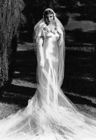 "It Happened One Night" (1934) Cinema Costume, 1920s Bride, 1930s Wedding Gown, Look Gatsby, Movie Wedding Dresses, The Young Victoria, 19th Century Dress, Hollywood Glamor, Tv Weddings