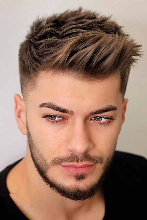 The best haircuts for men: what do they look like? This post is the answer! Check out the gallery of trendy short, medium, and long haircuts that men opt for in 2022. Popular haircuts with a side part, ways to tame curly and wavy hair with a fade, and amazing options for those with beards are here! #menshaircuts #menshairstyles #haircutsformen #hairstylesformen Trendy We Fryzurach, Men Styling, Male Hairstyles, Beyonce Hair, Popular Mens Hairstyles, Men Haircut Styles, Haircut Styles, Top Hairstyles, Athletic Hairstyles