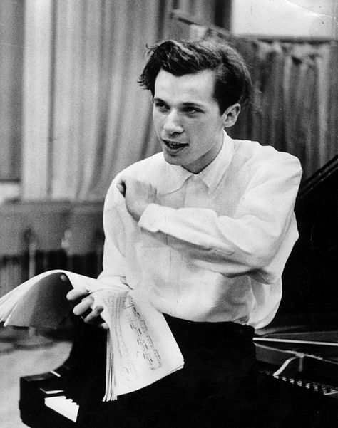 Glenn Gould Glen Gould, Glenn Gould, Piano Aesthetic, Thinking About Him, Keyboard Music, Classical Music Composers, Johann Sebastian Bach, Classical Musicians, Film Score