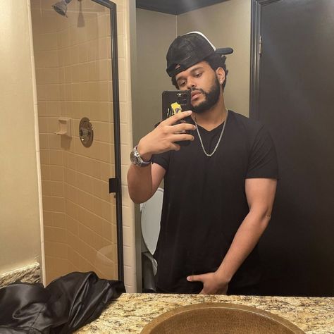 missing deckerstar on Twitter: "selena gomez and the weeknd own mirror selfies.… " Starboy The Weeknd, Abel Makkonen, Abel The Weeknd, Marlon Brando, Fav Celebs, The Godfather, The Weeknd, Rappers