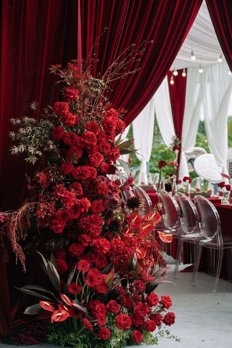 Red Wedding Florals, Flower Table Decorations, Christmas Advertising, Palm Wedding, Catskills Wedding, Fruit Wedding, Red And White Weddings, Classic Elegant Wedding, Marsala Wedding