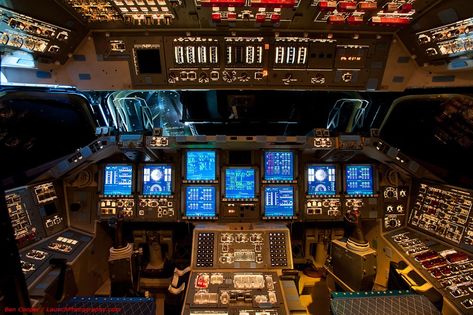 Airplane Cockpit, Retirement Activities, Cassette Futurism, Nasa Poster, Nasa Photos, Spaceship Interior, Nasa Space Shuttle, Flight Crew, Control Panels