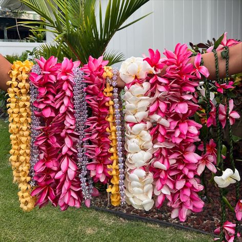 Hawaii Luau Aesthetic, Hawaii Lei Aesthetic, Hawaiian Mood Board, Luau Party Aesthetic, Lei Day Hawaii, Fancy Luau, Lei Aesthetic, Island Birthday Party Ideas, Luau Aesthetic