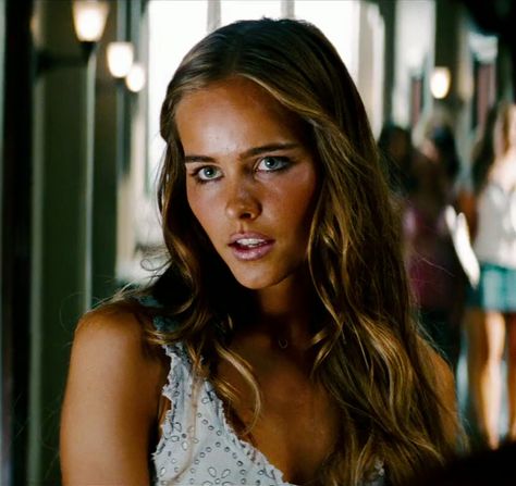 Isabel Lucas, Face C, Pretty Brunette, 2000s Aesthetic, Black Widow Marvel, Model Aesthetic, Summer Makeup, Glam Makeup, Perfect Woman