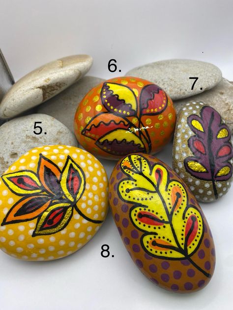 November Painted Rocks, Rock Painting Fall Ideas, Thanksgiving Painted Rocks Ideas, Boho Rock Painting, Thanksgiving Rocks Painted Ideas, Autumn Rock Painting Ideas, Fall Painted Rocks Ideas, Painted Rocks Ideas Creative, Cool Rock Painting Ideas